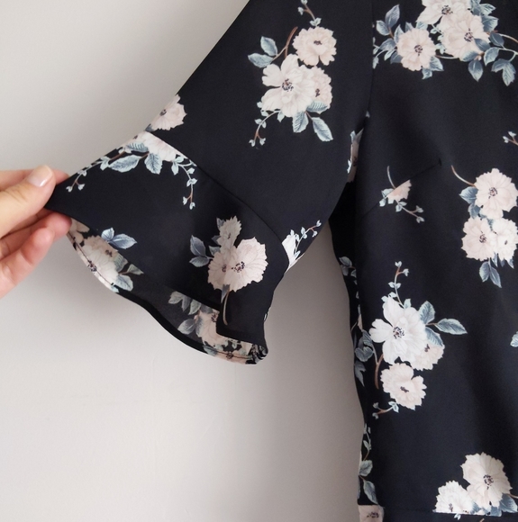 🌿EXPRESS FLORAL TOP🌿 - Picture 6 of 9